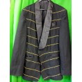 -CHAQUETA NEGRA CON CORDONES DORADOS 42
