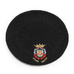 -TXAPELA NEGRA BORDADA ESCUDO VITORIA 30 CM