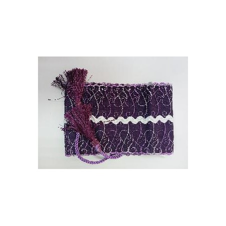 FAJIN MORADO CON PASAMANERÍA EN ONDAS LILAS Y BLANCAS