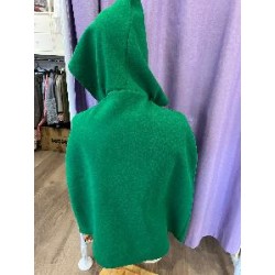 CAPA POLAR CON CAPUCHA VERDE  M