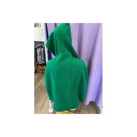 CAPA POLAR CON CAPUCHA VERDE  M