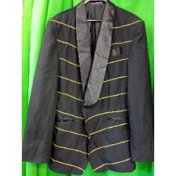 -CHAQUETA NEGRA CON CORDONES DORADOS 54