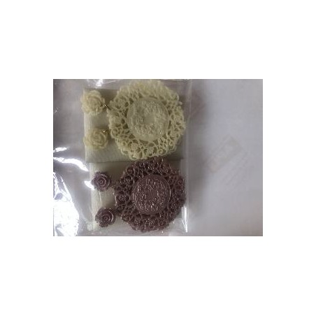 PENDIENTES DE RESINA CALADOS CREMA