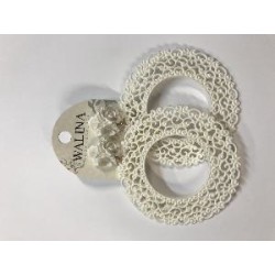 PENDIENTE RESINA CALADO BLANCO